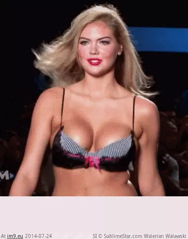 #Tits #Boobs #TitsGIF #Jumping #BoobsGIF #Animated #Breasts #Bouncing 7 GIF (Image of album BB images 0))