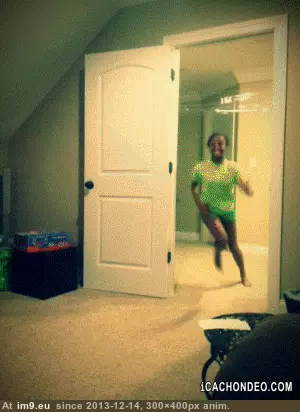 #Gifs #Prank #Funny [Funny] 35 Best Prank Gifs 11 GIF (Image de album My r/FUNNY favs))