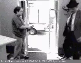 #Gifs #Prank #Funny [Funny] 35 Best Prank Gifs 29 GIF (Image de album My r/FUNNY favs))