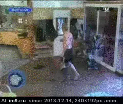 #Gifs #Prank #Funny [Funny] 35 Best Prank Gifs 8 GIF (Image de album My r/FUNNY favs))