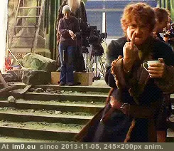 #Funny #Rude #Hobbit [Funny] A Rude Hobbit 9 GIF (Image de album My r/FUNNY favs))