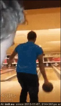#Funny #Bowling #Fail [Funny] Bowling fail GIF (Изображение из альбом My r/FUNNY favs))