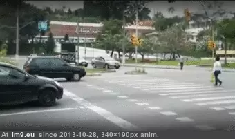 #Funny #Heros #Crosswalk [Funny] Crosswalk heros GIF (Image de album My r/FUNNY favs))