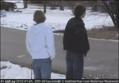 #Funny  #Snowball [Funny] Dodging a snowball GIF (Image de album My r/FUNNY favs))
