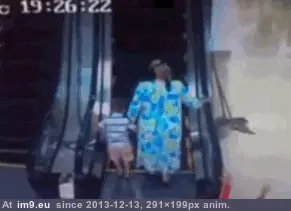 #Funny #Uzbekistan #Escalator [Funny] First escalator in Uzbekistan GIF (Obraz z album My r/FUNNY favs))