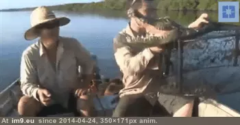 #Funny #Fishermen #Humour [Funny] Fishermen's humour GIF (Obraz z album My r/FUNNY favs))