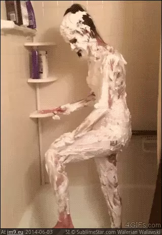 #Funny  #Ready [Funny] Getting ready for a first date GIF (Image de album My r/FUNNY favs))