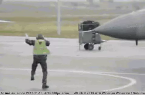 #Funny #How #Marshall #Style #Airplane [Funny] How to marshall an airplane in style... GIF (Image of album My r/FUNNY favs))