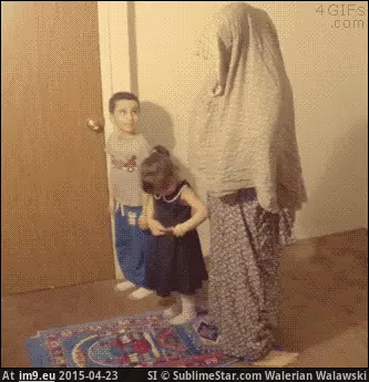 #Funny  #Kids [Funny] Just do as I do kids GIF (Imagen de album My r/FUNNY favs))