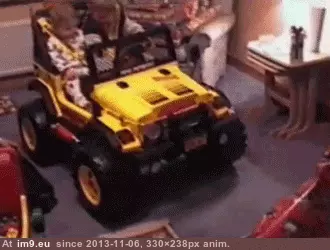 #Funny #Malfunctioning #Seatbelt [Funny] Malfunctioning Seatbelt GIF (Imagen de album My r/FUNNY favs))