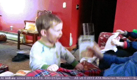 #Funny #Shy #Dancing #Son [Funny] My son is shy about his dancing. GIF (Image de album My r/FUNNY favs))