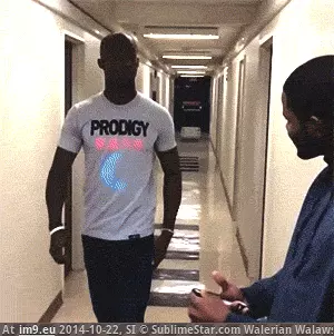 #Funny  #Ebola [Funny] Not today, Ebola GIF (Image de album My r/FUNNY favs))