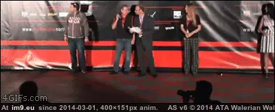 #Funny #Stage #Carpet [Funny] Probably shouldn't have used a carpet on that stage GIF (Obraz z album My r/FUNNY favs))