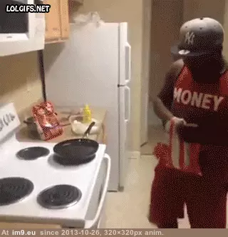 #Funny #Fries #Way [Funny] The right way to make fries GIF (Image of album My r/FUNNY favs))