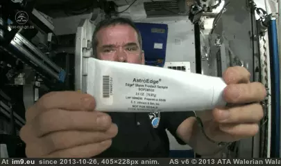 #Funny #Space #Hadfield #Showed #Chris [Funny] Things Chris Hadfield showed us about Space 1 GIF (Изображение из альбом My r/FUNNY favs))