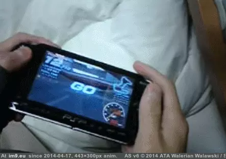 #Gaming #May #Coolest #Defect #Original #Psp [Gaming] The original PSP may have had the coolest defect ever. GIF (Изображение из альбом My r/GAMING favs))