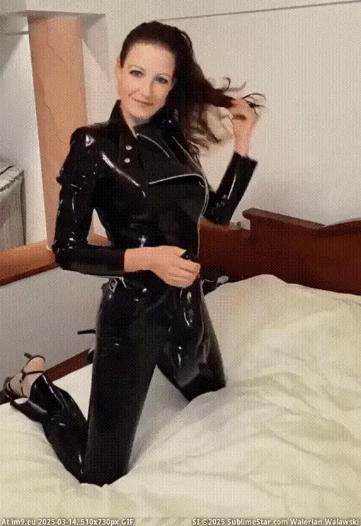 #Pussy #Amateur #Milf #Mature #Lady #Leather #Goddess #Lederleggins #Leder #Domina #Titten LatexladyT Latexmaske2c GIF (Image de album Lederlady T Dirndl)