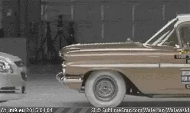 #Car #Crash #Test [Mildlyinteresting] Crash test: Car from 2009 vs car from 1959 GIF (Image of album My r/MILDLYINTERESTING favs))