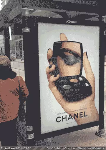 #Advertisement #Blinks #Lenticular [Mildlyinteresting] This lenticular advertisement blinks. GIF (Image of album My r/MILDLYINTERESTING favs))
