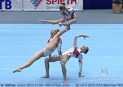 #Girl #Wtf #Minutes #Idea #Fucking #Leg [Wtf] After 5 minutes of looking at this, I have no fucking idea what is going on with the back leg of the girl in the middle GIF (Imagen de album My r/WTF favs))