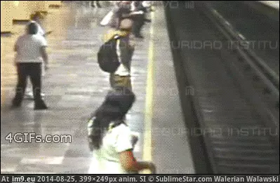#Wtf #Subway #Murder #Attempted #Planned [Wtf] An attempted subway murder doesn't go as planned. GIF (Image of album My r/WTF favs))