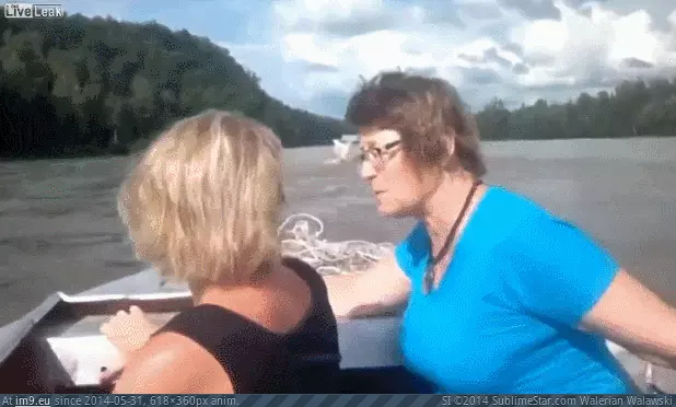 #Wtf #Boating #Russia [Wtf] Boating in Russia GIF (Изображение из альбом My r/WTF favs))