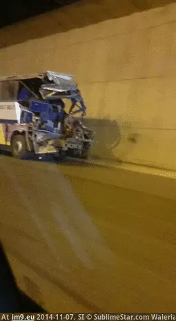 #Wtf #Accident #Runs #Bus [Wtf] Bus still runs after accident. GIF (Image de album My r/WTF favs))