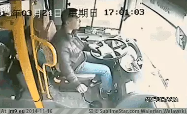 #Wtf #Chinese #Decapitated #Avoids #Driver #Bus [Wtf] Chinese bus driver avoids being decapitated. GIF (Image of album My r/WTF favs))