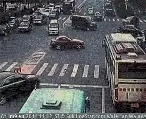 #Wtf #School #Son #Spending #Partying #Confronted #Allegedly #Father #Money #Tired [Wtf] Father allegedly got tired of his son not going to school and spending all the money on partying. When he confronted the s GIF (Imagen de album My r/WTF favs))