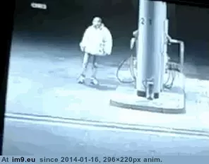 #Wtf #Guzzler #Gas [Wtf] Gas guzzler GIF (Imagen de album My r/WTF favs))