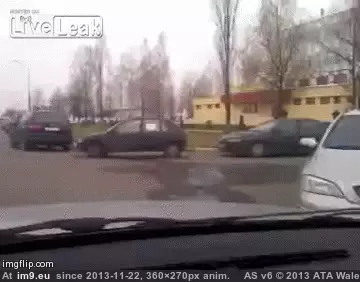 #Wtf #Not #Catch #How #Bus [Wtf] How NOT to catch the bus GIF (Изображение из альбом My r/WTF favs))