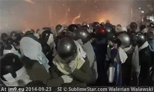 #Describe #Stupidity #Wtf [Wtf] I don't even know how to describe the stupidity in this gif... GIF (Bild von album My r/WTF favs))
