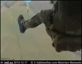 #Wtf #Succeed #Skydiving [Wtf] If at first you don't succeed, skydiving is not for you. GIF (Bild von album My r/WTF favs))