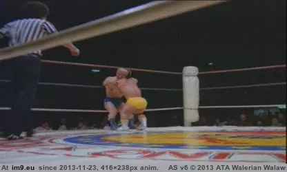 #Wtf #Head #Wrestler #Glides #Ring #Midget [Wtf] Midget wrestler glides across the ring...on his head. GIF (Imagen de album My r/WTF favs))