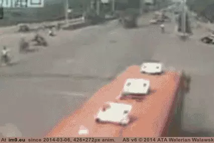 #Hot #Wtf #Full #Asphalt #Moped #Guess #Truck #Cuts [Wtf] Moped cuts off truck full of hot asphalt. Guess what happens next. GIF (Image de album My r/WTF favs))