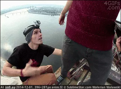 #Wtf #One #Handing #High [Wtf] One handing it from up high. GIF (Image of album My r/WTF favs))