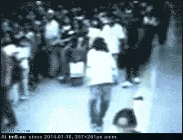 #Wtf #Guy #Gore #Hand #Give [Wtf] Somebody give this guy a hand! [Gore] GIF (Obraz z album My r/WTF favs))