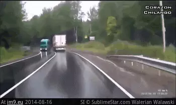  #Wtf  [Wtf] ...that was close. GIF (Image de album My r/WTF favs))
