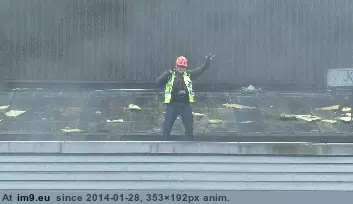 #Wtf #Caught #Rope #Was [Wtf] The rope was so close to getting caught. GIF (Image de album My r/WTF favs))