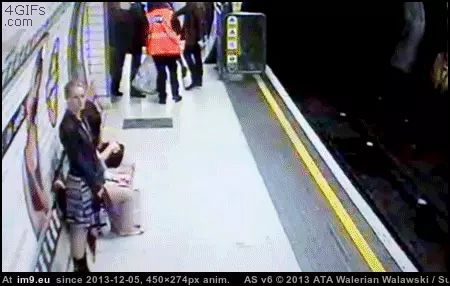 #Ass #Wtf #Kicked #Guy #Deserves [Wtf] This guy deserves his ass kicked. GIF (Imagen de album My r/WTF favs))