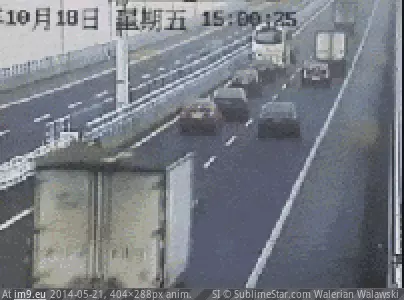 #Wtf #Literally #Downtown #Driving [Wtf] this is literally downtown driving for me GIF (Bild von album My r/WTF favs))
