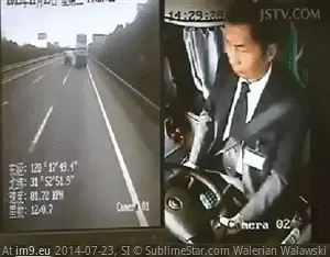 #Wtf #Stay #Matter #Vehicle #Disabled #Drive #Text [Wtf] This is why you don't text and drive. Or stay inside a disabled vehicle for that matter. GIF (Изображение из альбом My r/WTF favs))