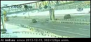 #Wtf #Bridge #Runs #Pedestrian #Truck #Highway [Wtf] Truck runs into pedestrian bridge on highway GIF (Imagen de album My r/WTF favs))